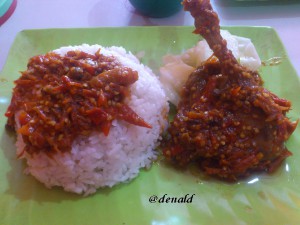 Bebek Galak, Jember. Sambelnya juara! Mas E makan sampai habis tak bersisa.