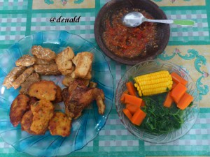 Masakan pertama yang saya buat untuk Mas E ketika pertama kalo ke rumah untuk melamar. Langsung sambel terasi :)