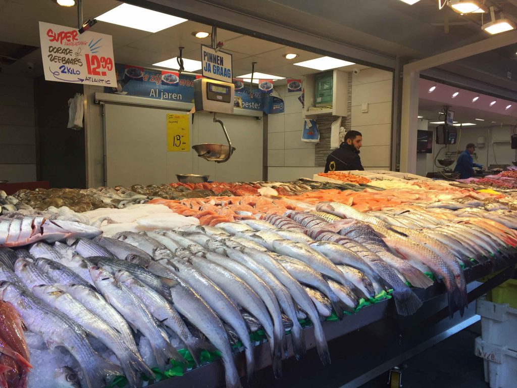 De Haagse Markt - Den Haag - Belanda Stan ikan. 