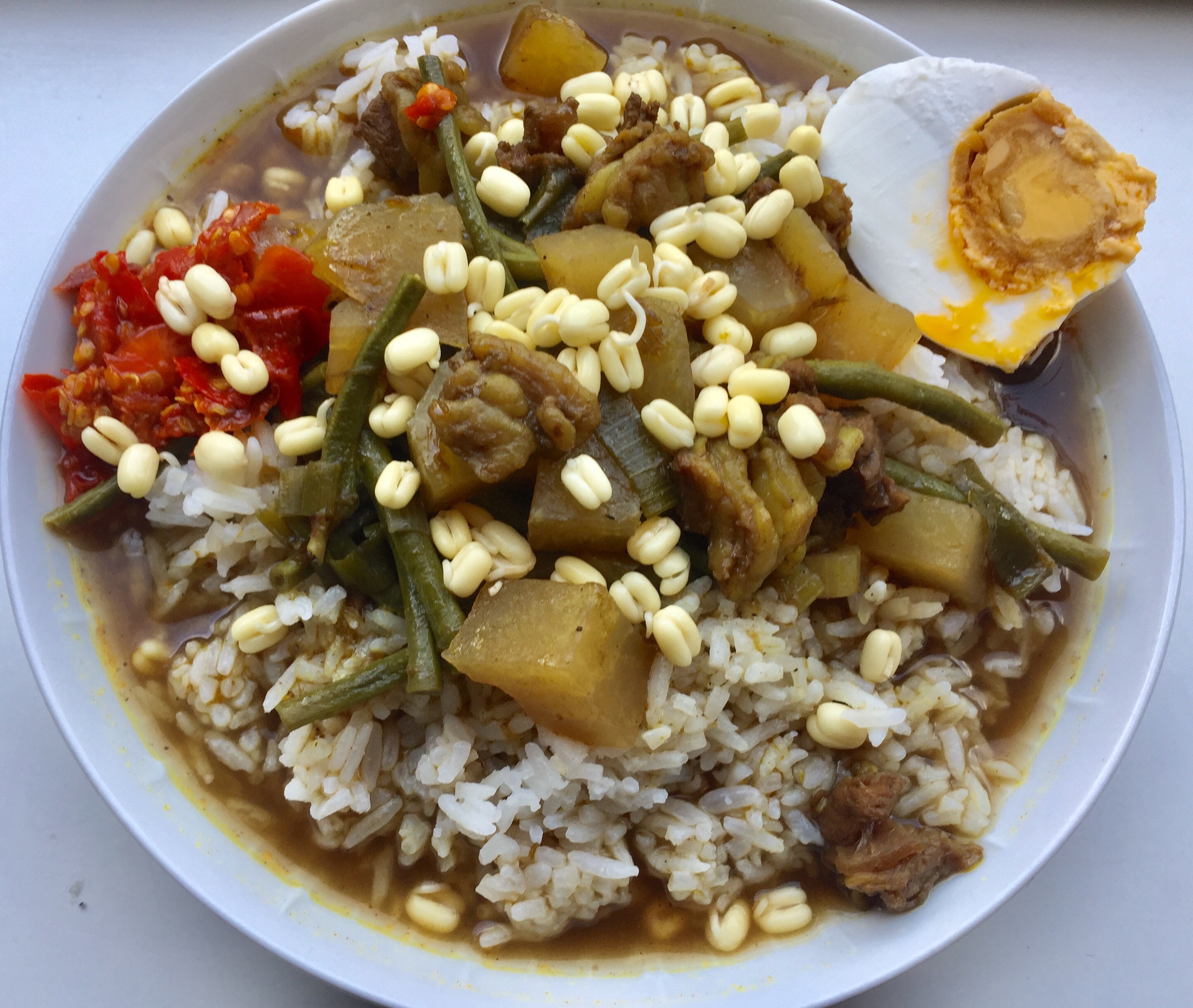 Rawon daging plus kacang panjang dan kohlrabi