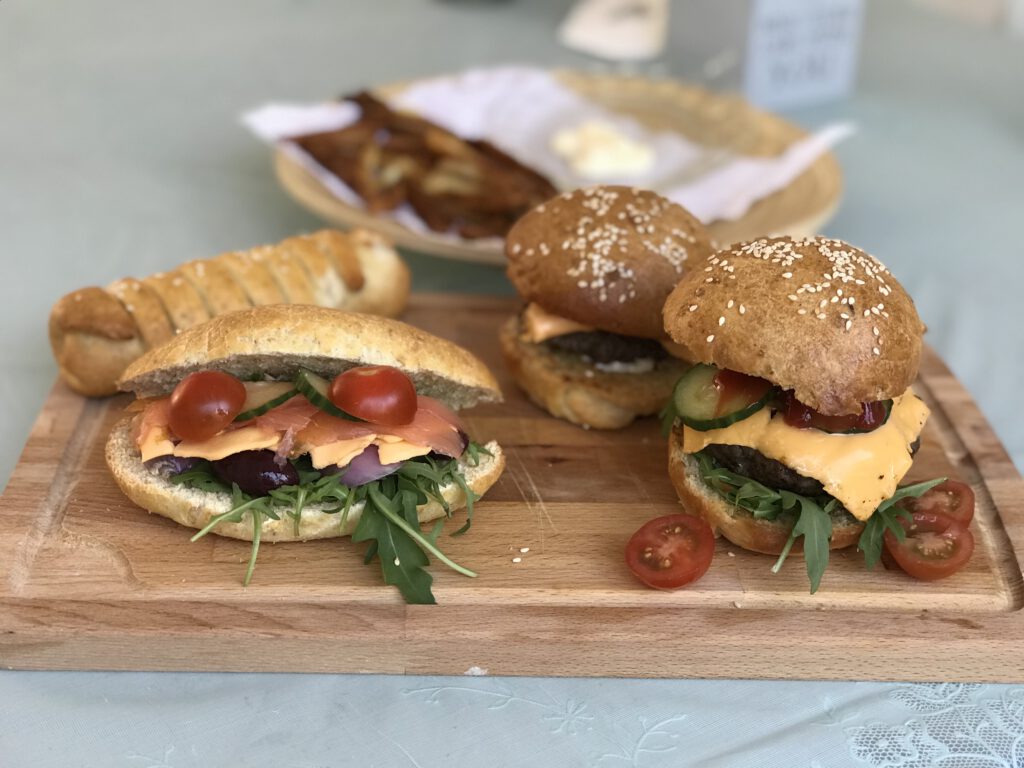 Sandwich dan Burger buatan sendiri, Bun juga buat sendiri